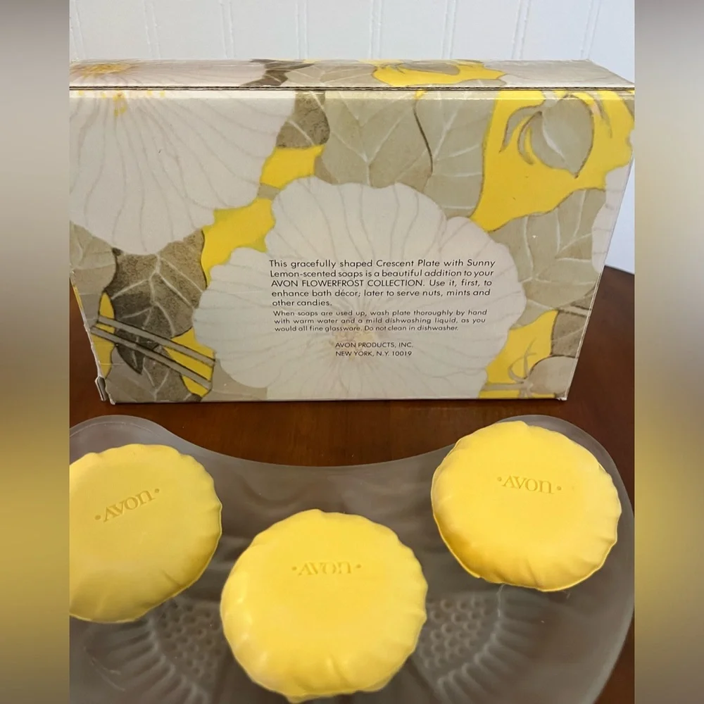 Avon Flowerfrost Collection Crescent‎ plate & 3 “sunny lemon” guest soaps